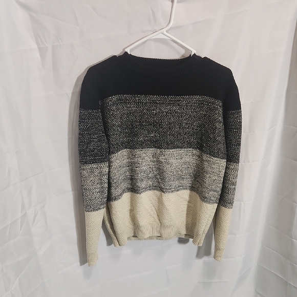 Stylish Men's Crewneck Sweater in Black, Gray, and Cream - Picture 1 of 3